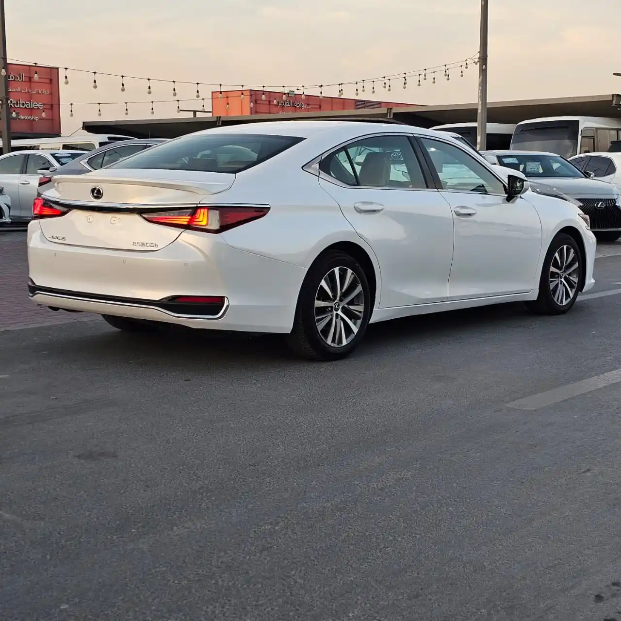 لكزس ES 2020