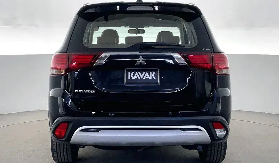 ميتسوبيشي آوتلاندر 2023 2.5L