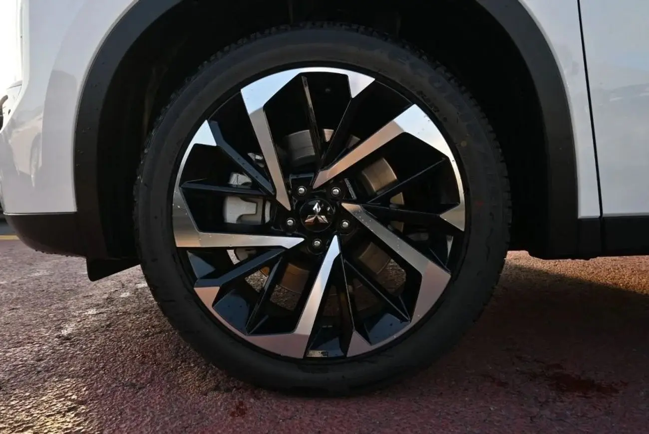 ميتسوبيشي آوتلاندر 2024 2.5L