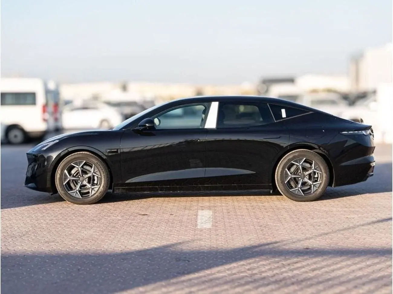 لينك أند كو Z10 2024