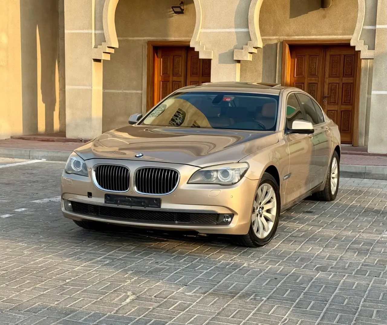 بي أم دبليو i7 2010