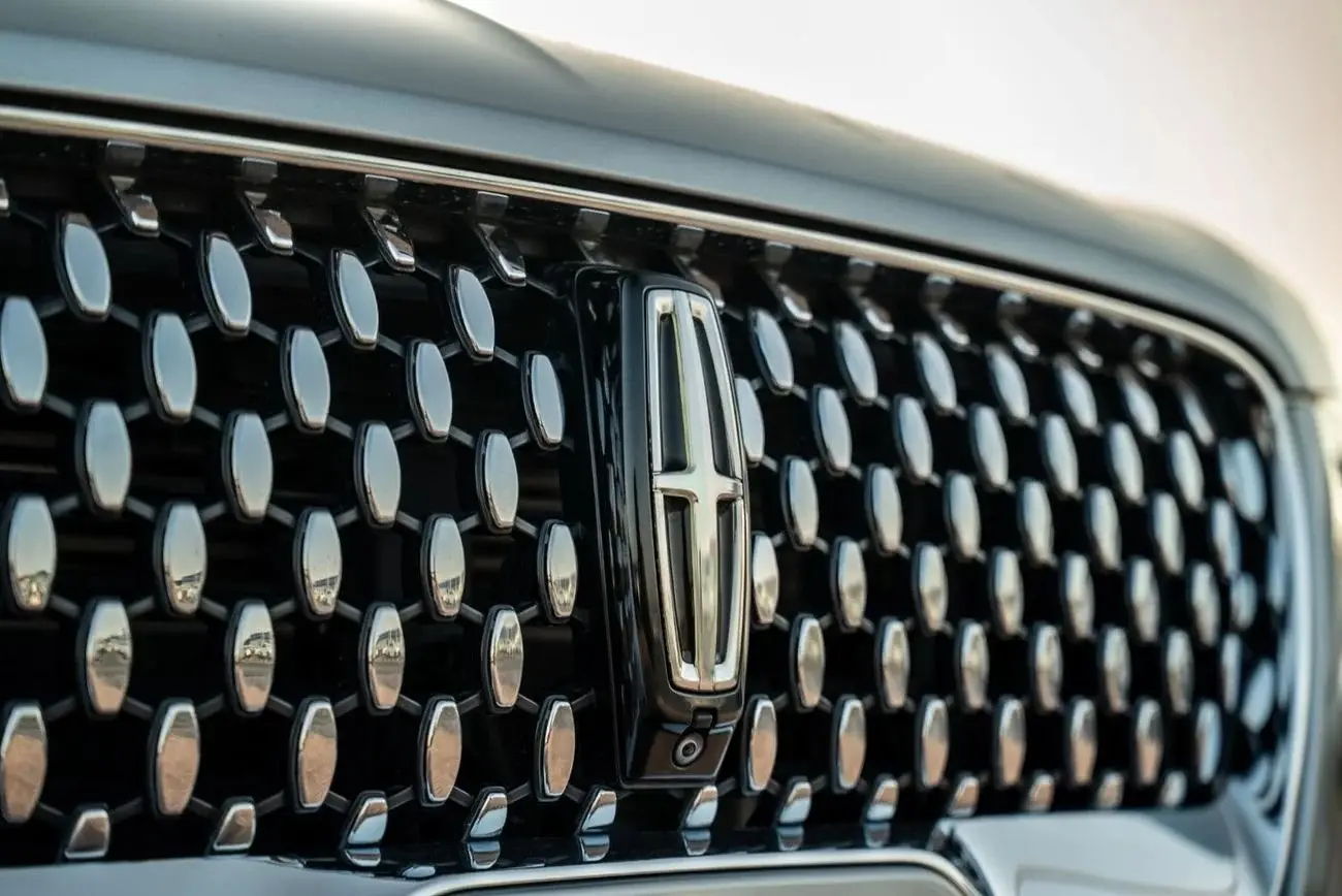 لينكولن أفياتور 2022 3T