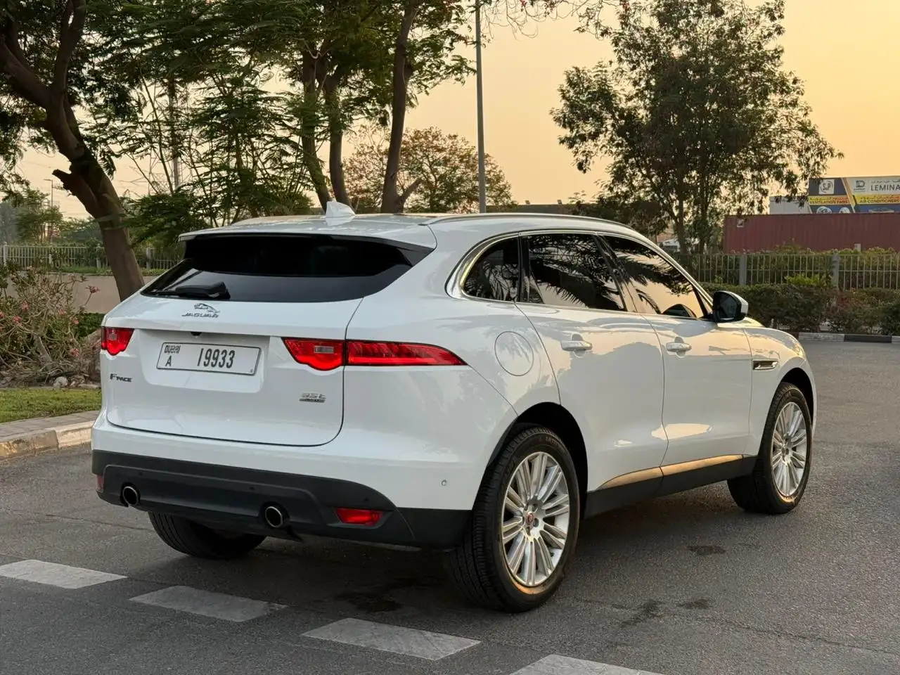 جاكوار F Pace 2017