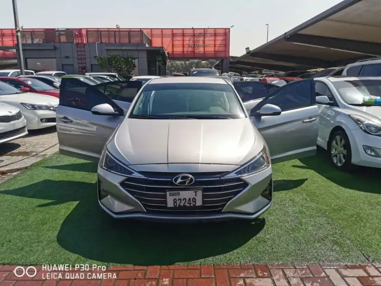 ハマー Megane 1.6L LE+ vs Hyundai Elantra 2022 1.6L Comfort