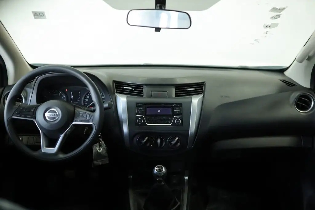 نيسان نافارا 2023 2.5L