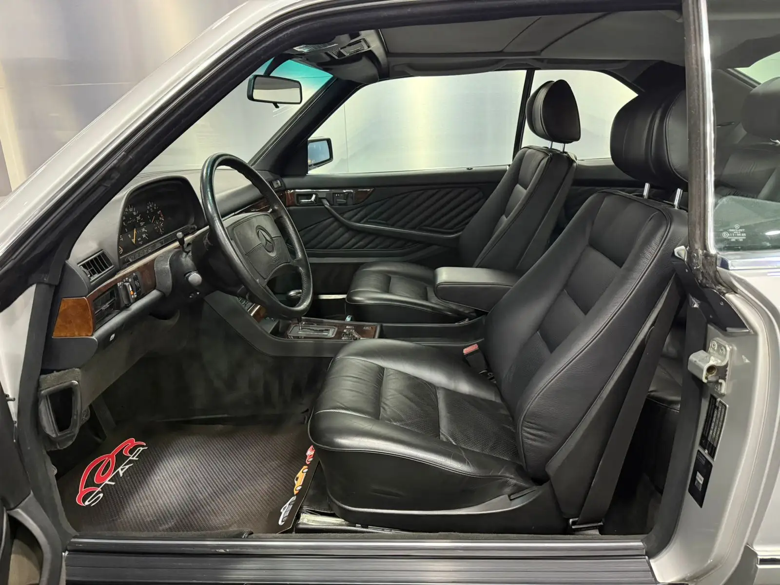 مرسيدس بنز 560 SEC  1991