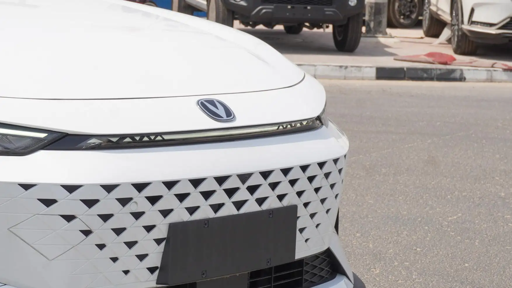 شانجان UNI-V 2025