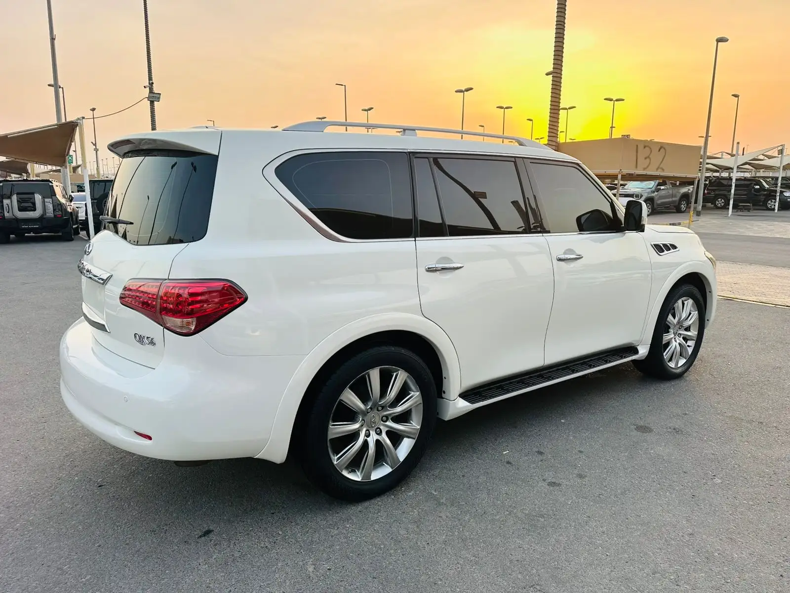 انفينيتي QX56 2011