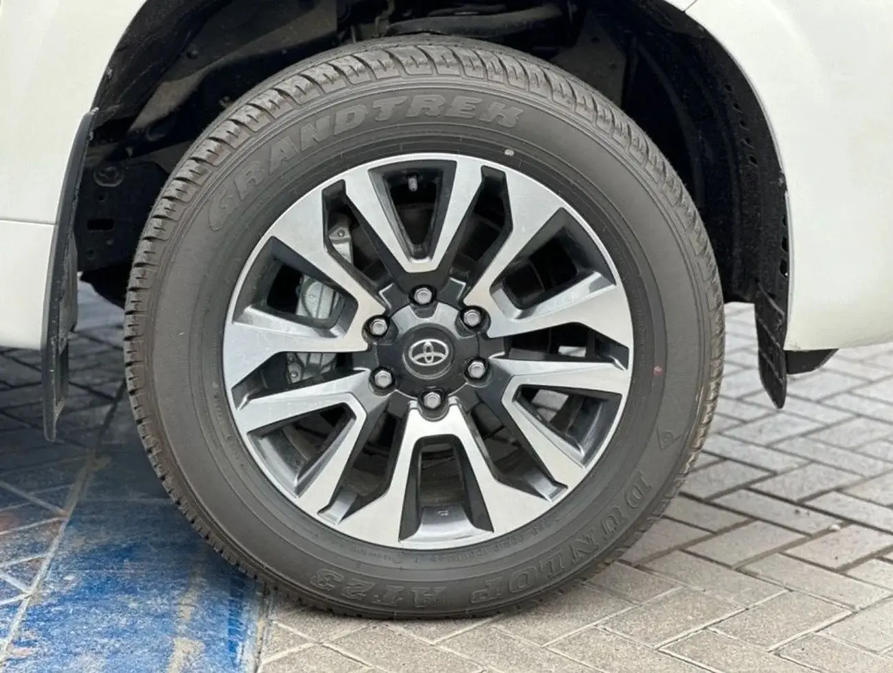 تويوتا برادو 2023 2.7L