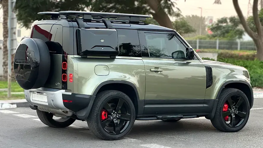 Land Rover Defender 2023