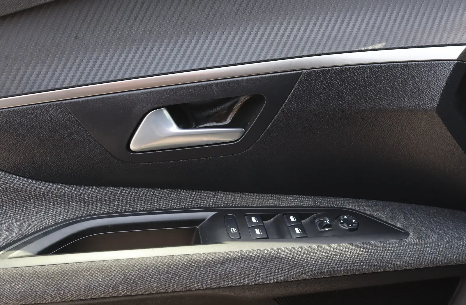 بيجو 3008 2022 1.6L