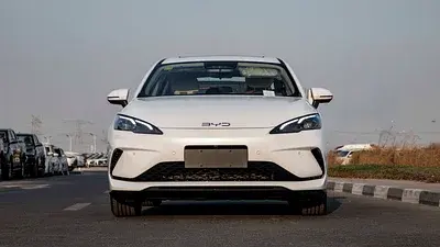 بي واي دي سيل 2025