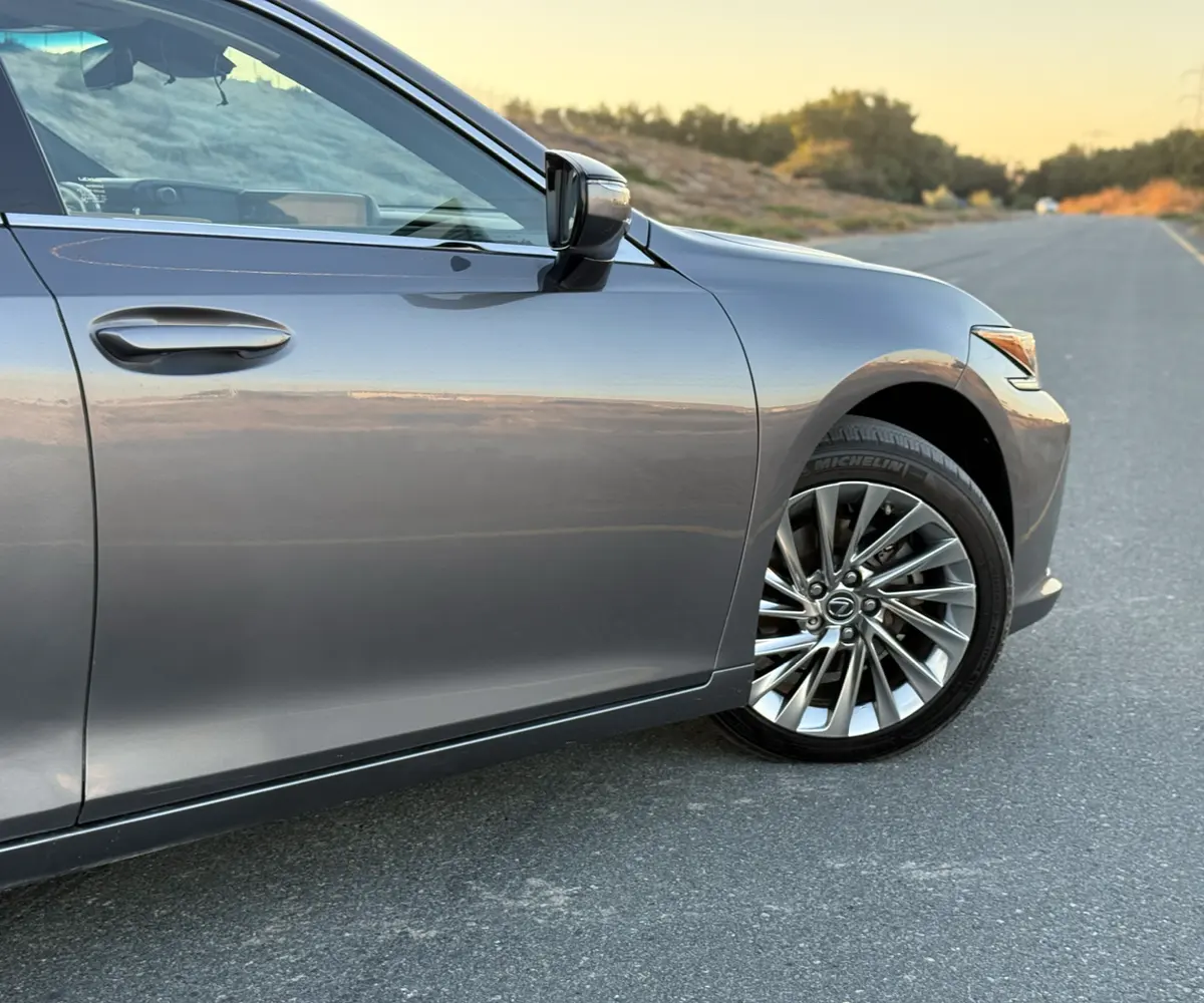 Lexus ES 2020