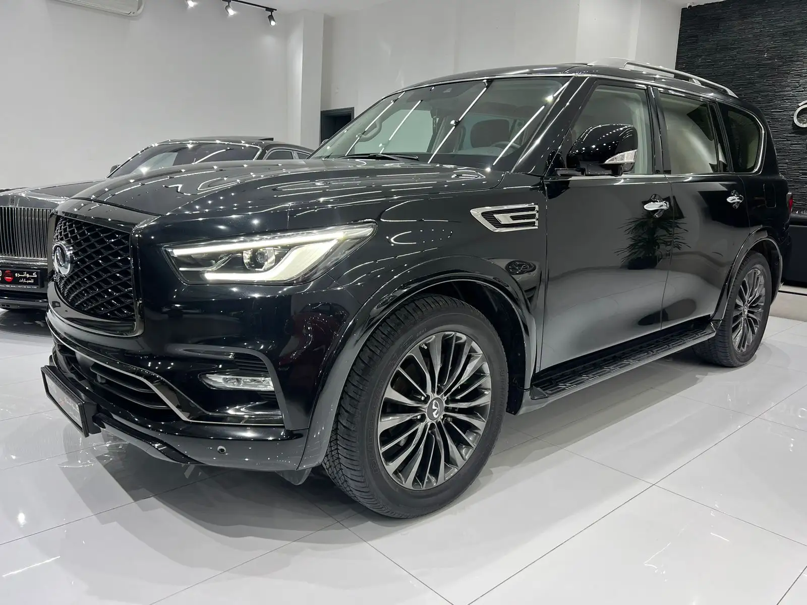 إنفينيتي QX80 2021 5.6L