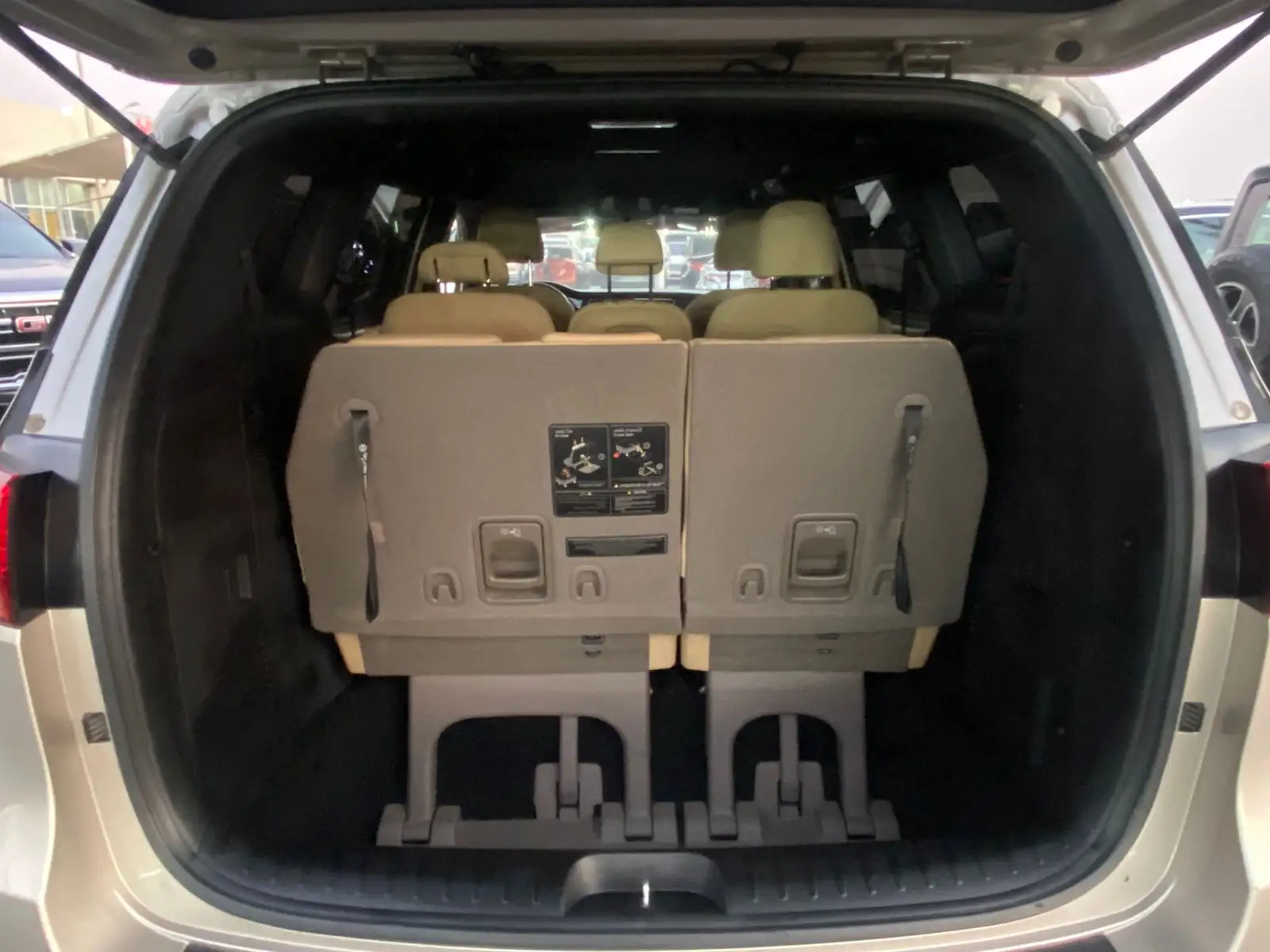 Kia Grand Carnival 2016 3.3L