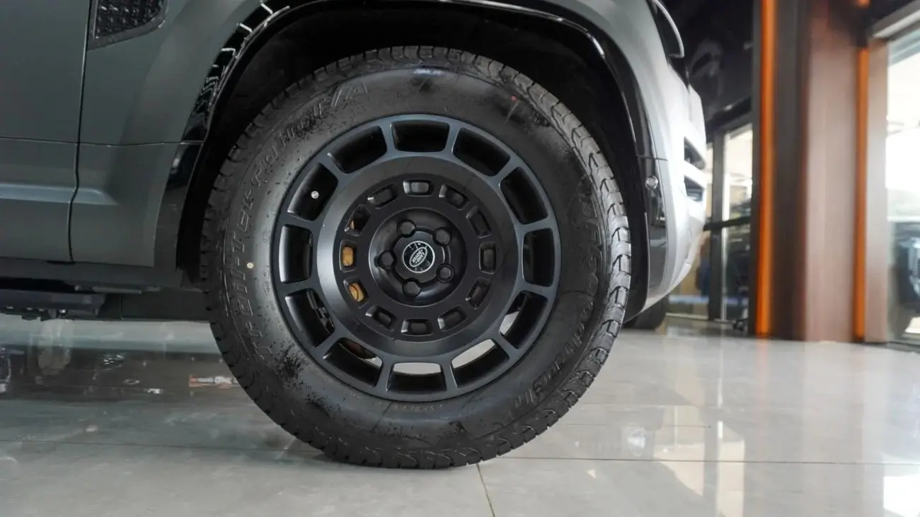 Land Rover Defender 2025 3L