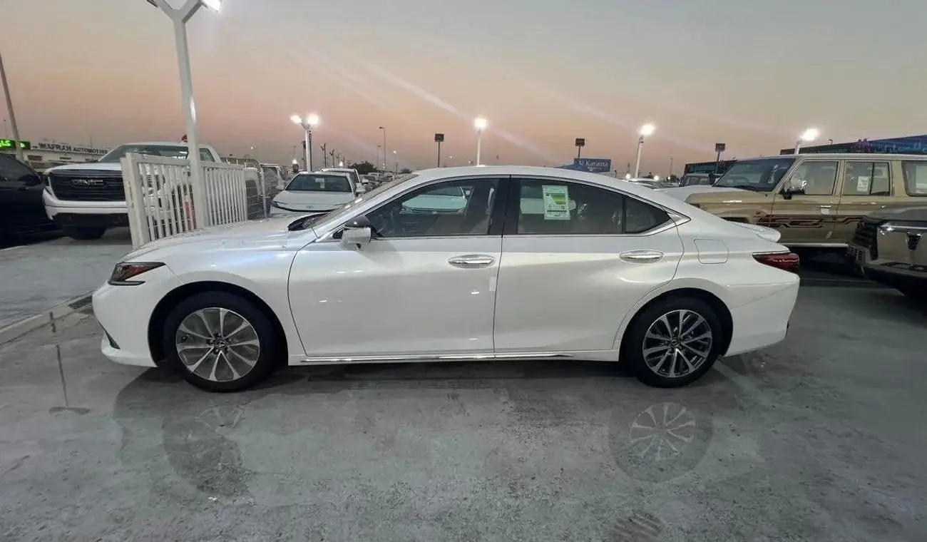 Lexus ES 2024