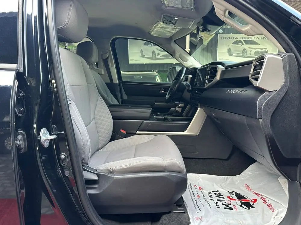 Toyota Tundra 2023 5.7L