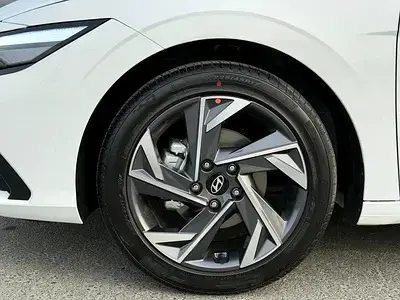 Hyundai Elantra 2025 1.6L