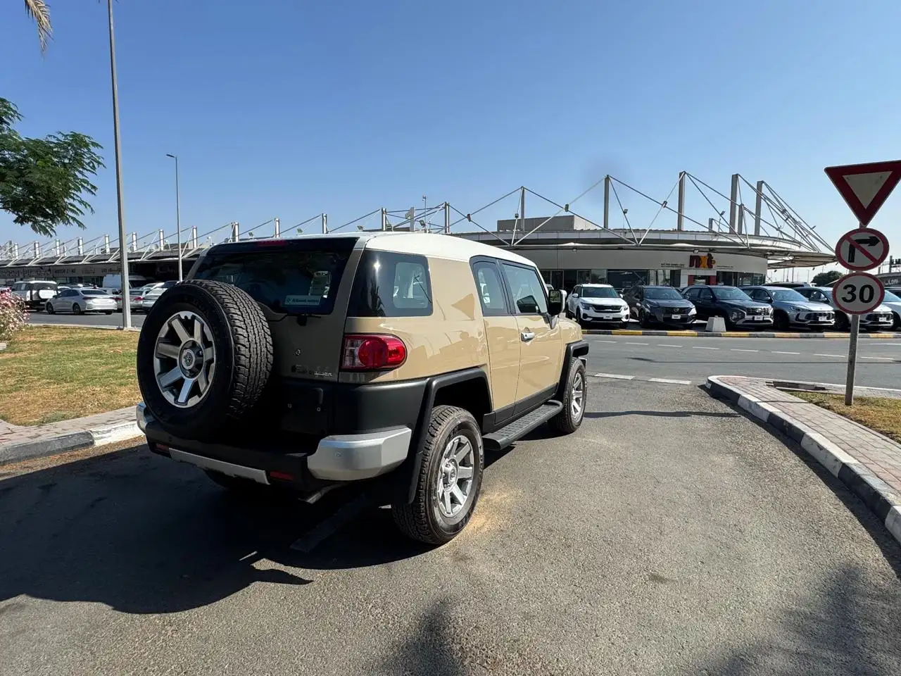 تويوتا اف جي كروزر 2023