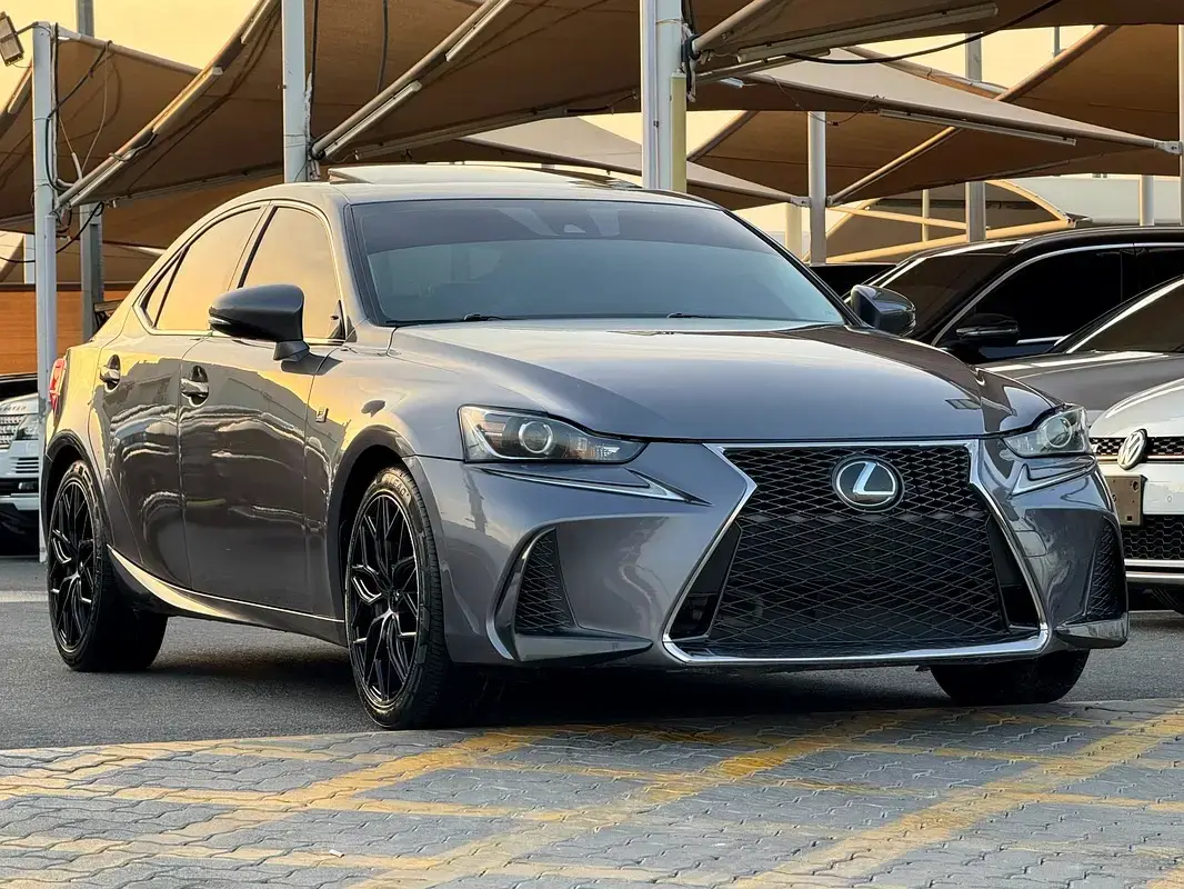 Lexus IS 2019