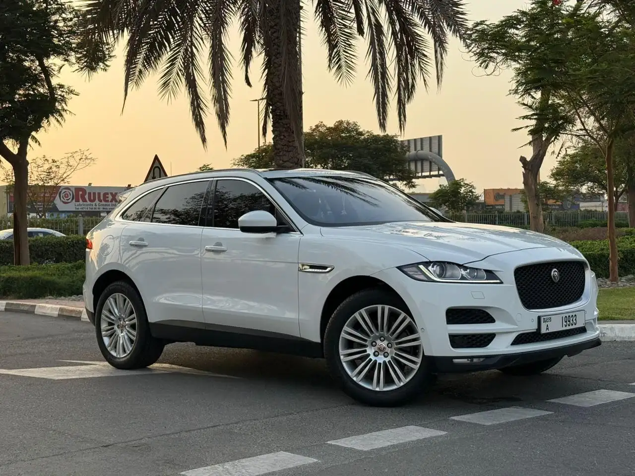 جاكوار F Pace 2017