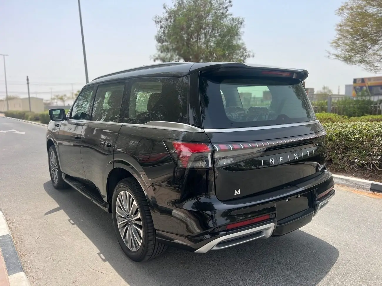 Infiniti QX80 2025 5.6L