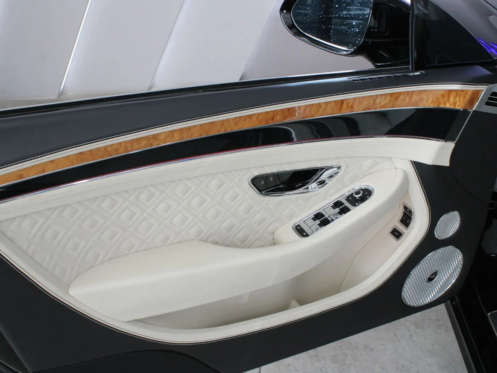 بنتلي كونتيننتال جي تي 2023