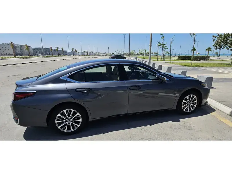 Lexus ES 2022