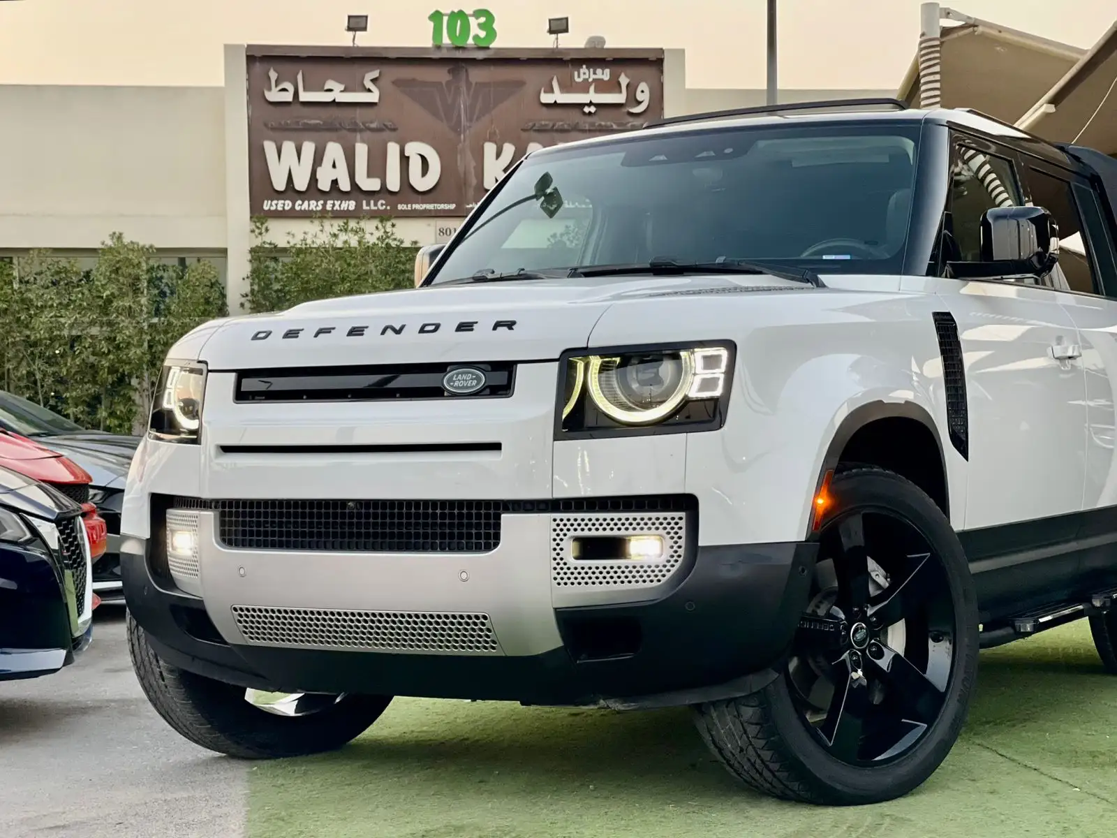 Land Rover Defender 2024