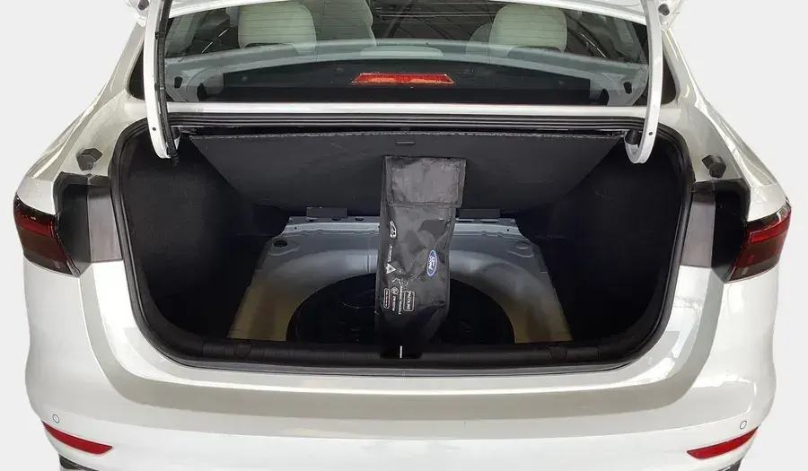 Geely Emgrand 2024