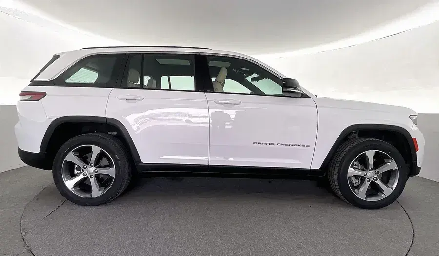 جيب جراند شيروكي 2023