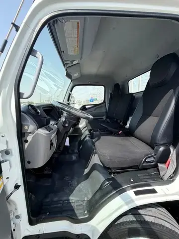 Mitsubishi Canter 2023
