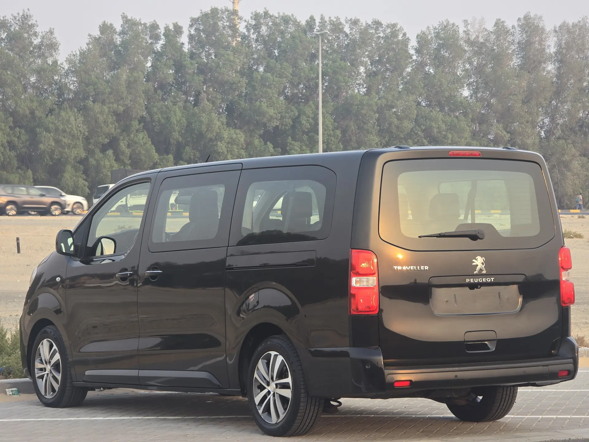 بيجو ترافلر 2020