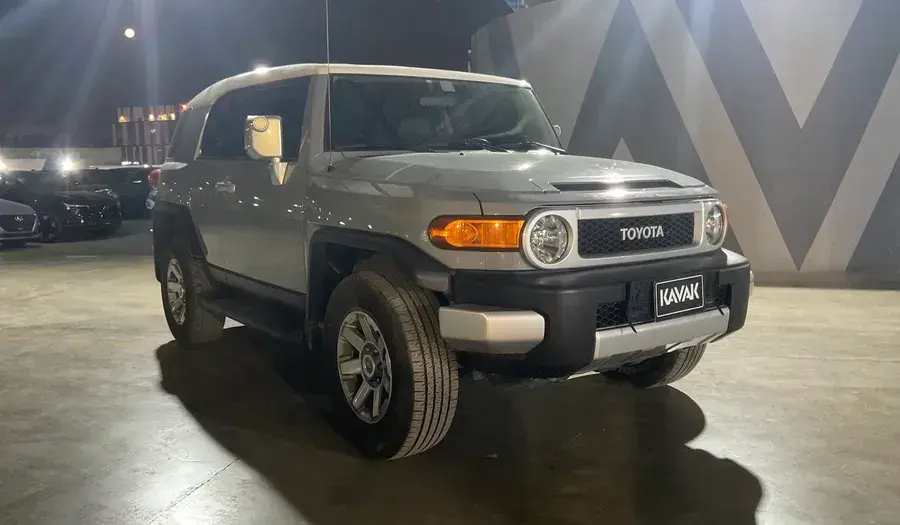 تويوتا اف جي كروزر 2022 4L