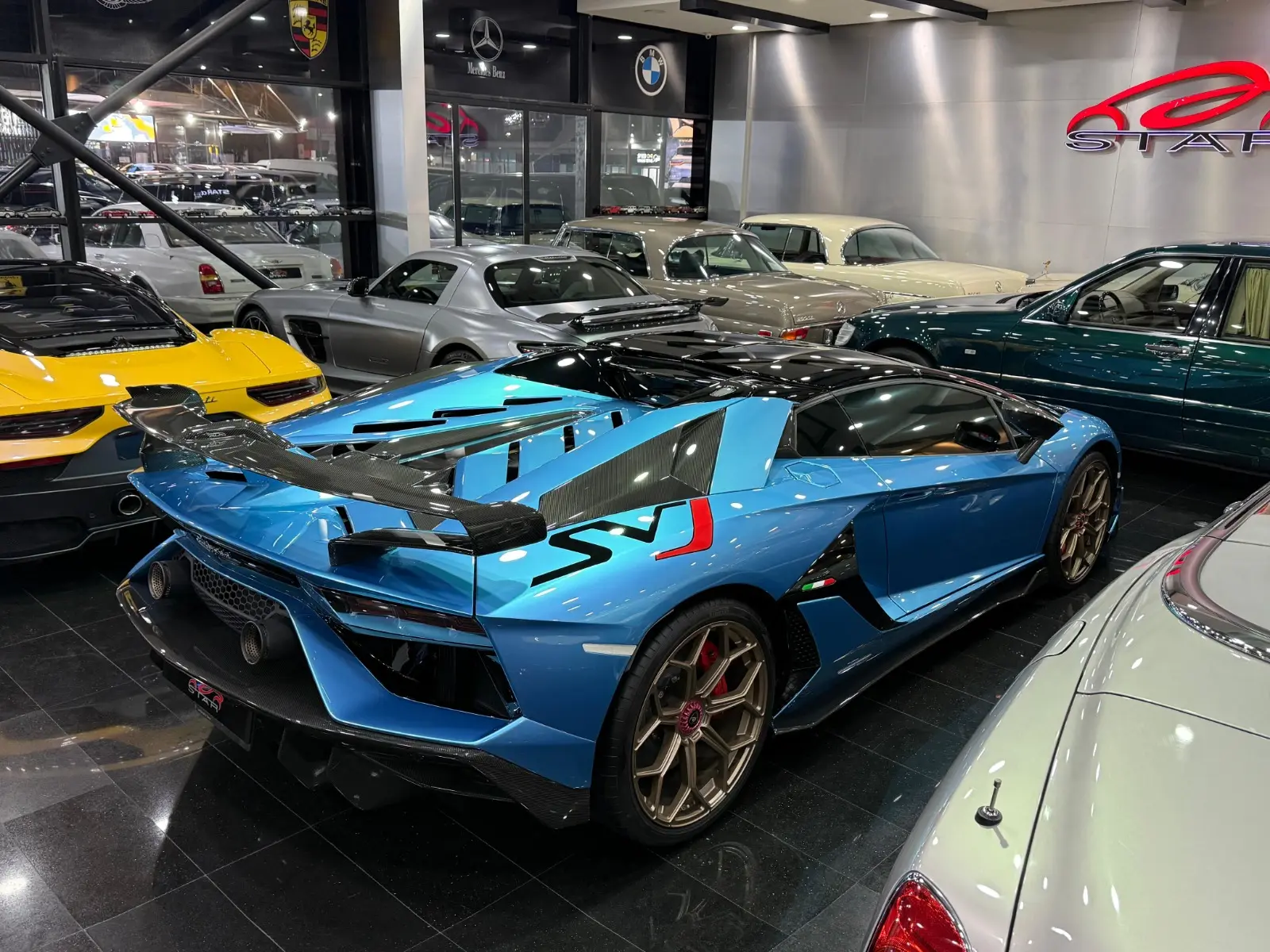 لامبورجيني افنتادور 2021