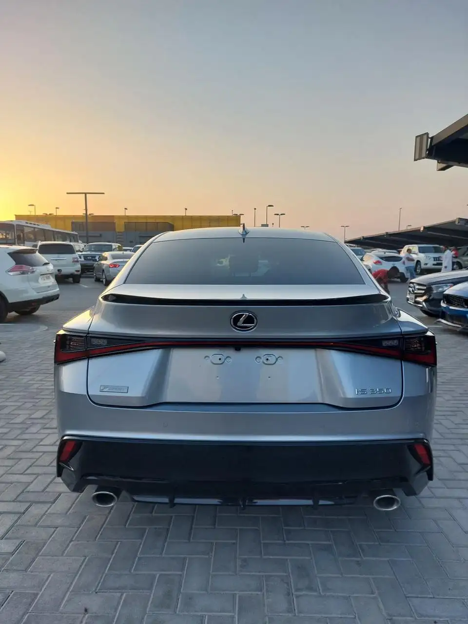 لكزس IS 2021