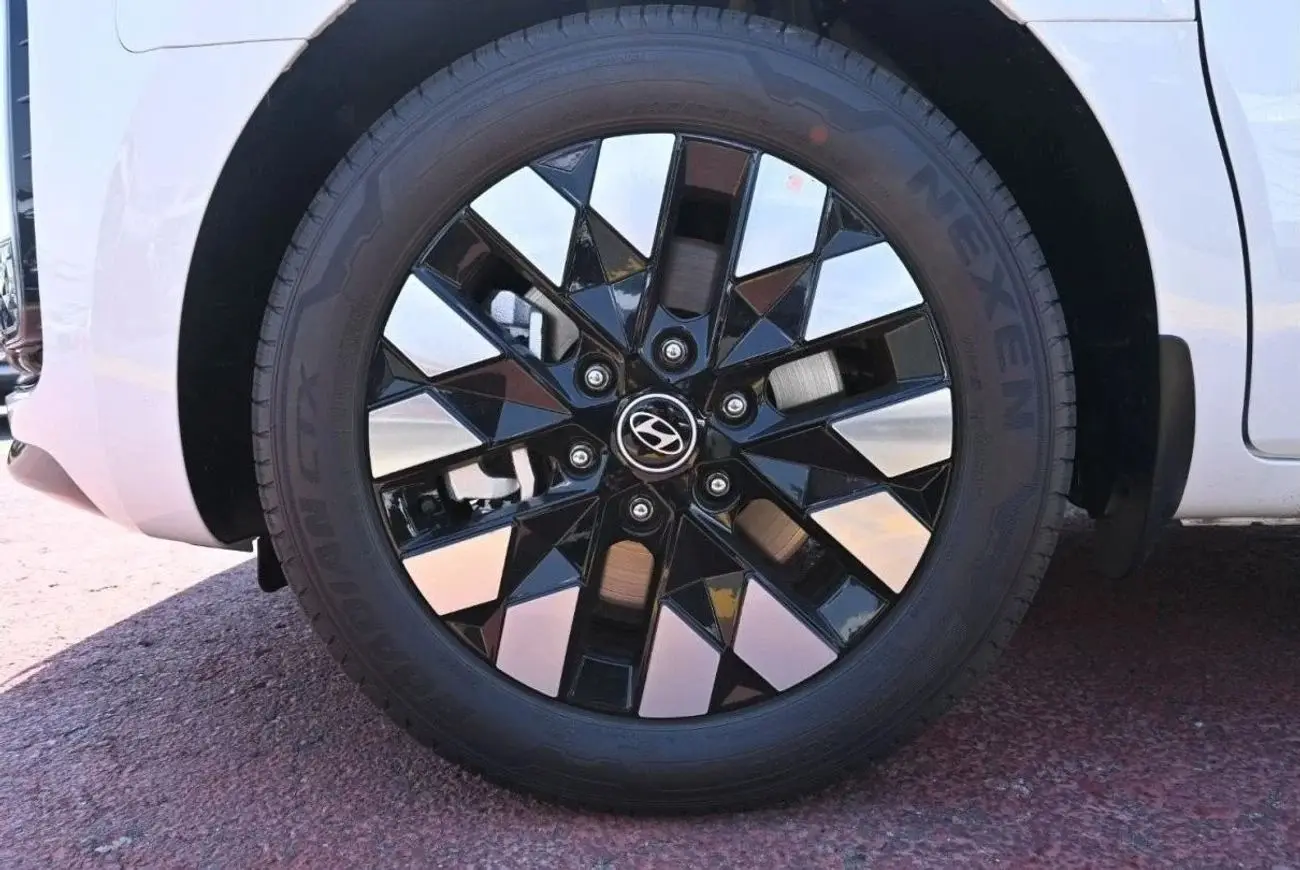 Hyundai Staria 2025 3.5L