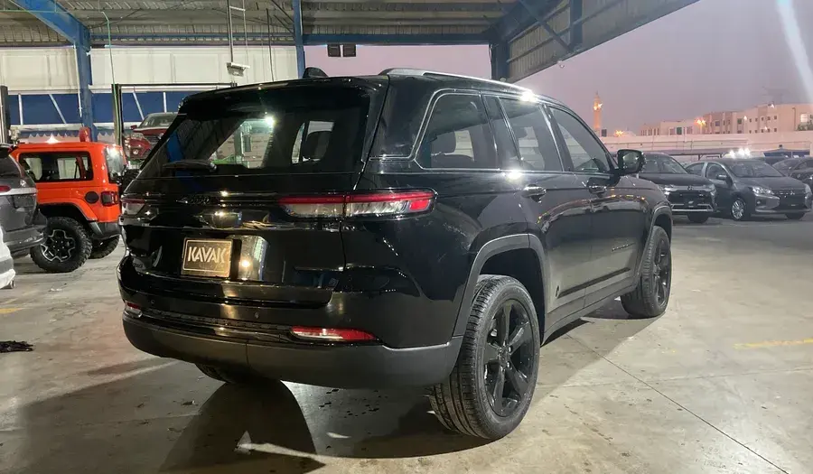 جيب جراند شيروكي 2023