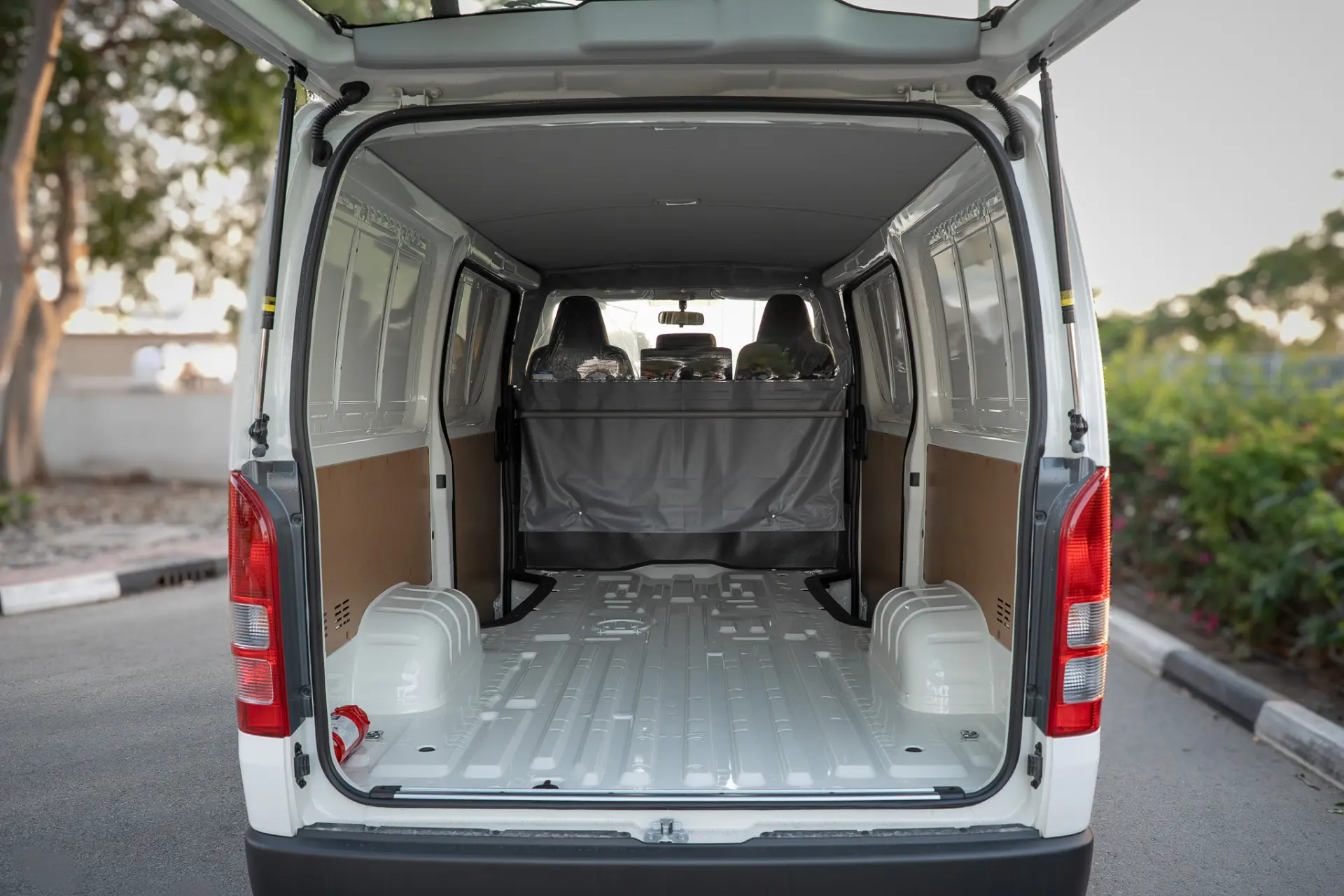 Toyota Hiace 2025 2.7L