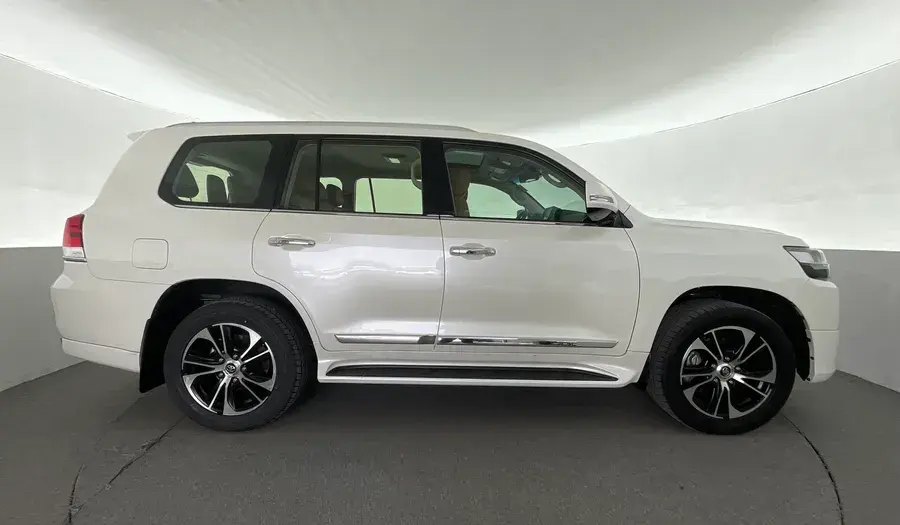 تويوتا لاند كروزر 2021