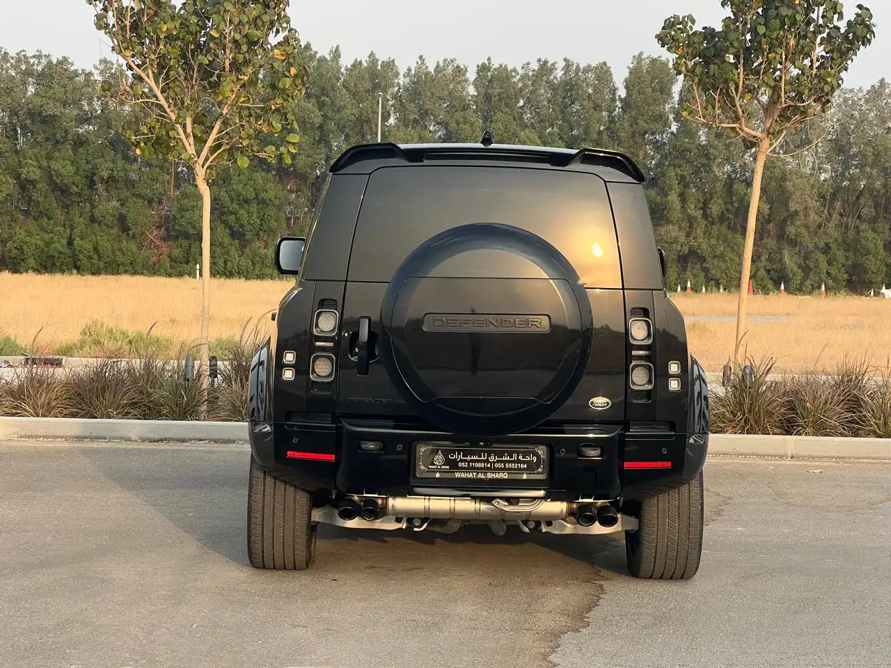 Land Rover Defender 2023