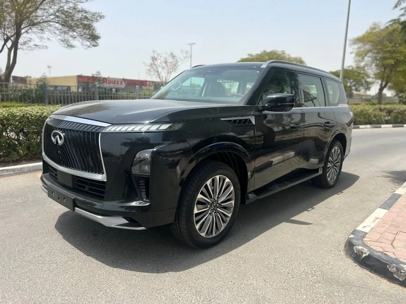 Infiniti QX80 2025 5.6L