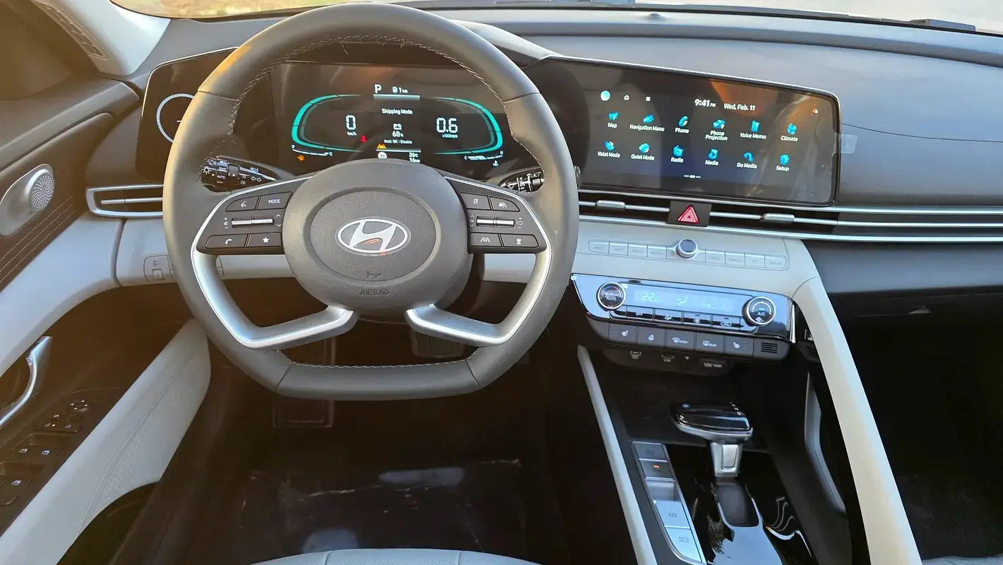 هيونداي إلانترا 2025 1.5L