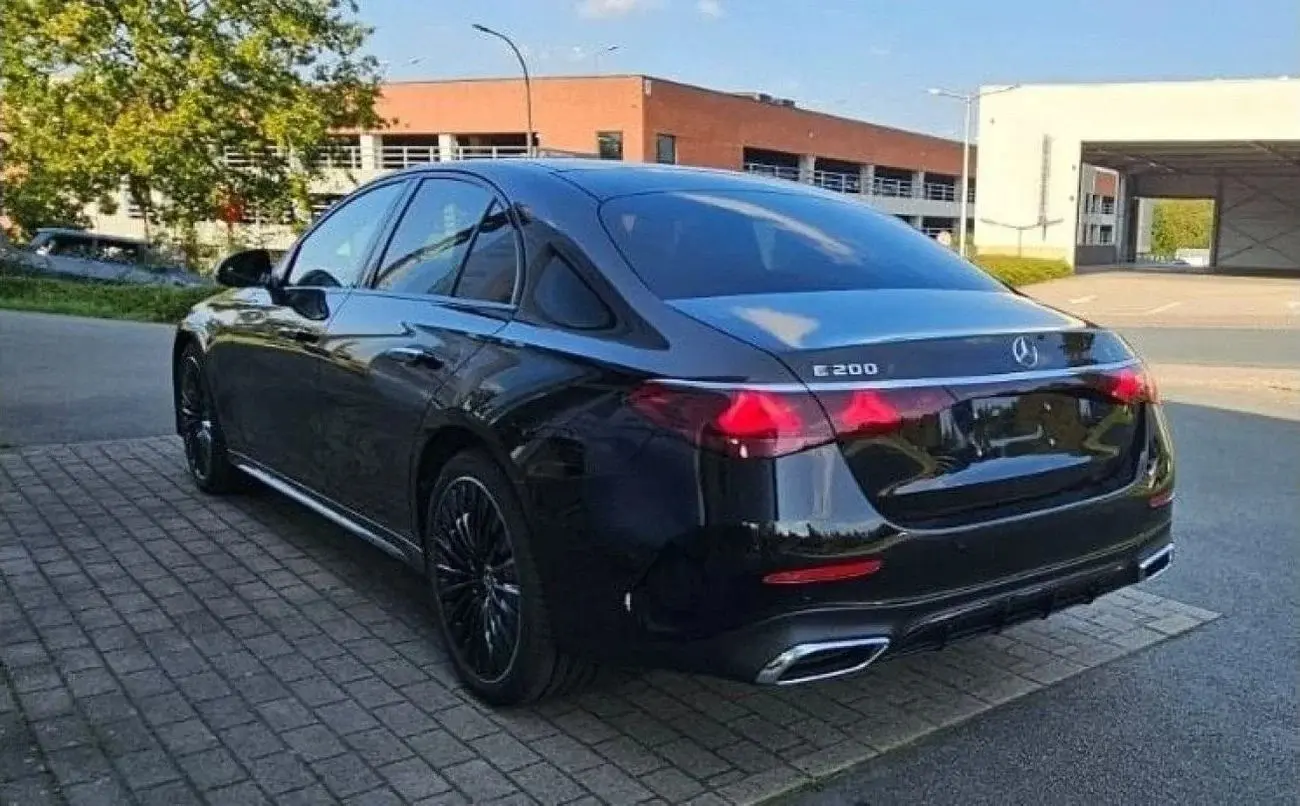 مرسيدس بنز E Class 2025 2L