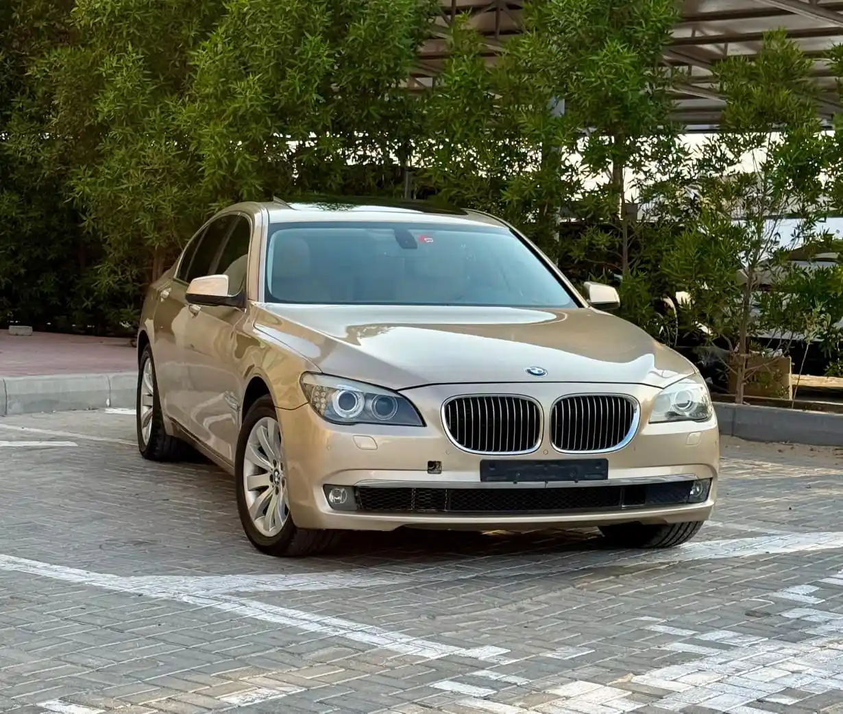 بي أم دبليو i7 2010