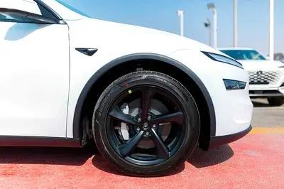 Tesla Model Y 2025 undefinedL