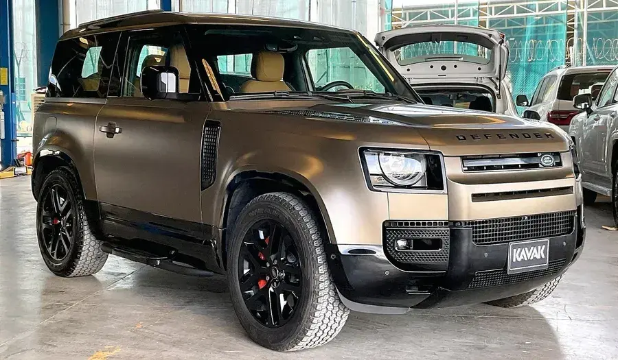 لاند روفر ديفندر 2023