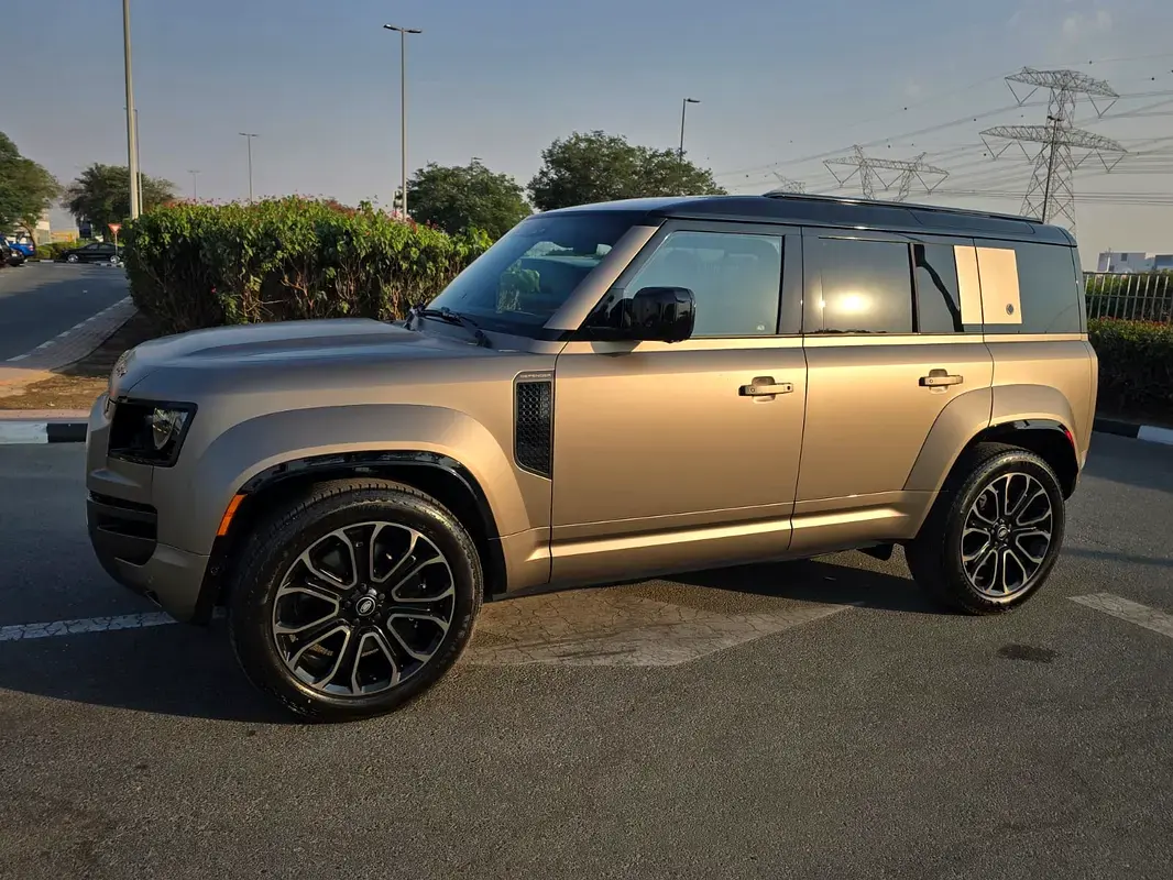 Land Rover Defender 2025