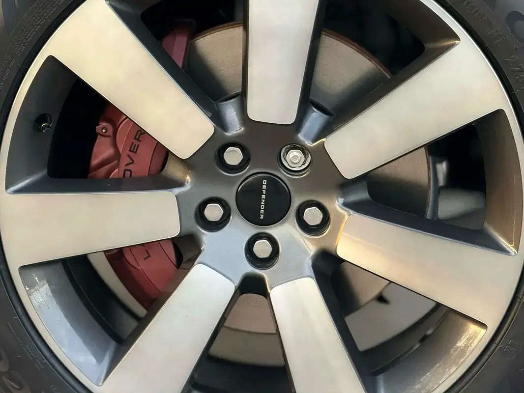 لاند روفر ديفندر 2026 5L